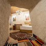 Library Cave House Hotel