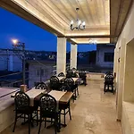 Library Cave House Hotel