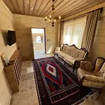Hotel Library Cave House