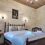Hotel Library Cave House *