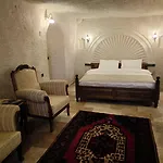 Library Cave House Hotel