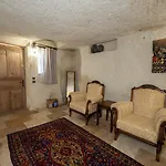 Library Cave House Hotel