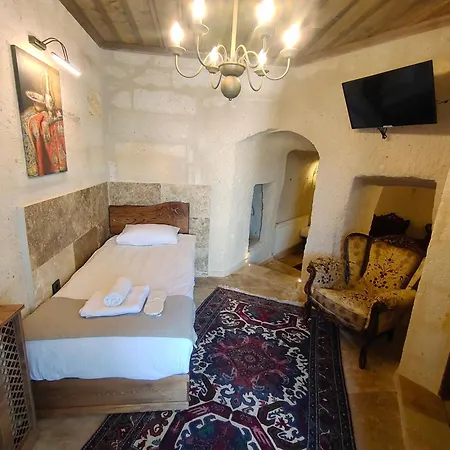 Library Cave House Hotel