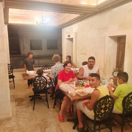 Library Cave House Hotel *