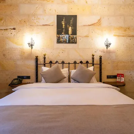 Library Cave House Hotel