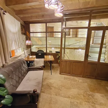 Hotel Library Cave House