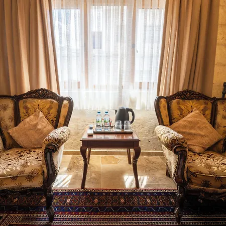 Hotel Library Cave House *