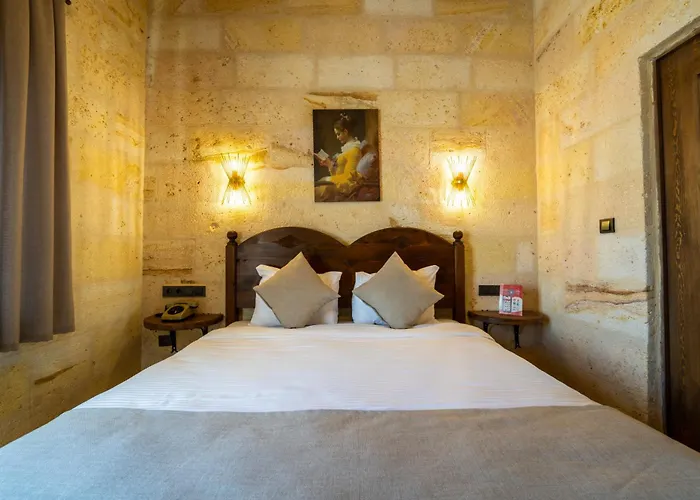 Library Cave House Hotel