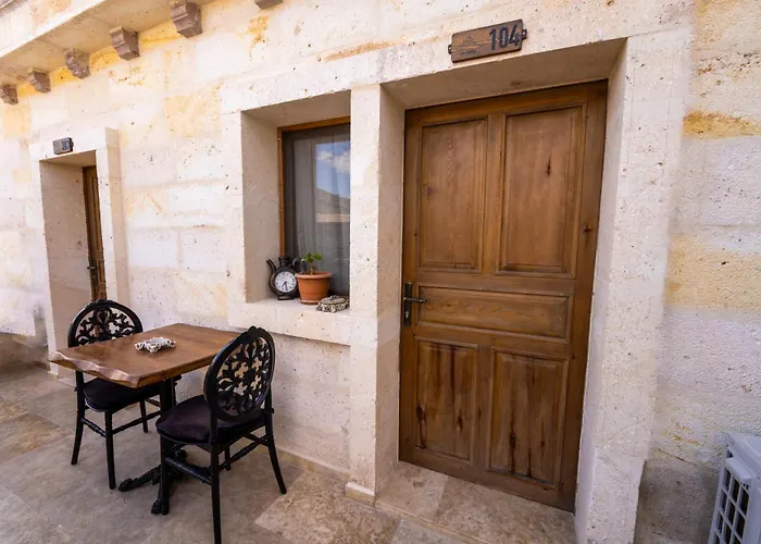 Library Cave House Hotel