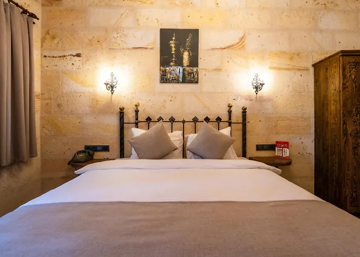 Library Cave House Hotel