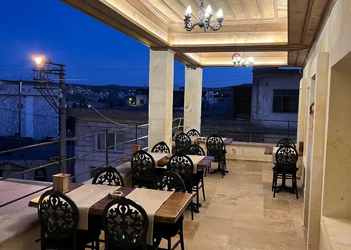 Library Cave House Hotel