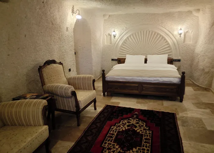 Library Cave House Hotel